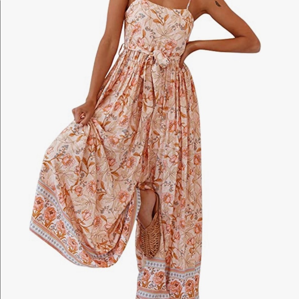 🌺💐Byinns floral jumpsuit. Too big, never worn. Perf for summer!🌸🌼🌻